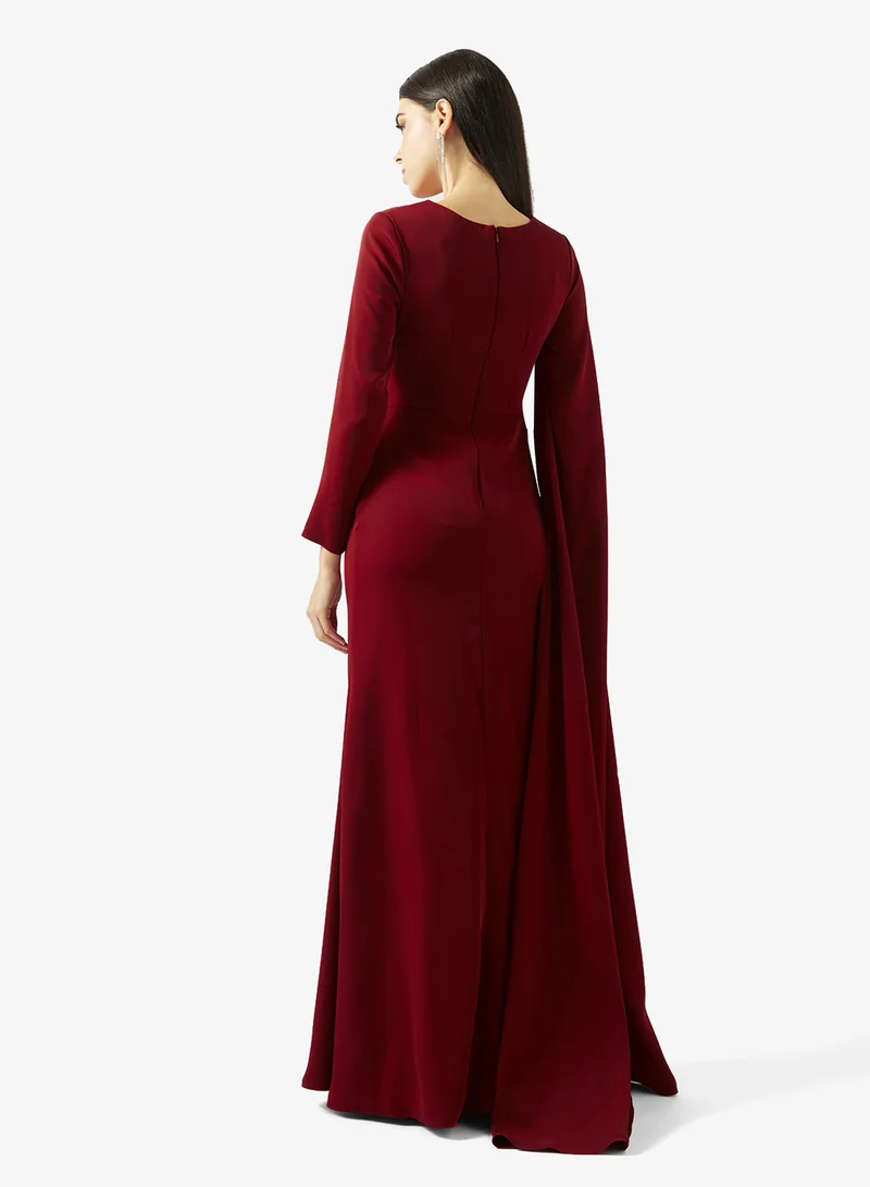 ايرا فستان بياقة كاب وأكمام متدلية